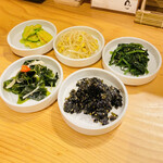 韓国食堂 入ル ゴショミナミ - 数々の小皿