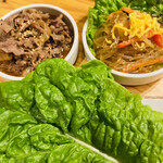 韓国食堂 入ル - 新鮮みずみずしいチシャ
      