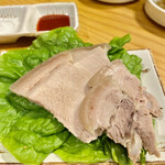 韓国食堂 入ル - 蒸し豚（ポッサム）
      塩と自家製チョジャンをお好みで