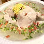 韓国食堂 入ル - 高麗人参、なつめ、ニンニクを炊いたスープ
      滋養強壮・活力がつきます