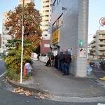 ラーメン二郎 - AM7:15到着で8人の待ち(^^;)