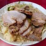 ラーメン二郎 - 小ぶた　ぶたのボリュームが相変わらずスゴイです！