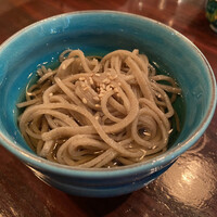 あそび割烹 さん葉か - 二八蕎麦。コシがすごいんです。
                    (正直お蕎麦屋さんのより、、、笑)