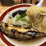 鮎ラーメン+ - 麺は細麺ストレート