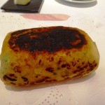 レストラン コバヤシ - オーストラリア産仔羊の岩塩生地包み焼き　アルルカン風ガーリック・バジルソース