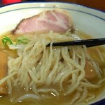 翔鶴 - 今回初めての味噌らーめん。塩らあめんの食べ方、すなわち、叉焼は最後の最後までとっておいて、ひと口噛じってはスープを、またひと口噛じってはスープという食べ方を習慣的にやっちゃいましたが、違う食べ方だな。