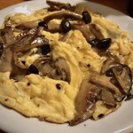 ワイン＋つまみ Nomka - 木の子のオープンオムレツ