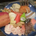 旬彩 天ぷら 心来(しんら） - 大皿に盛られて紹介される 本日の新鮮素材。　　　　　2020.12.12