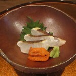 旬彩 天ぷら 心来(しんら） - 先付・刺身：新鮮で もっちりとした食感の寒平目の炙りと、お味がしっかり濃厚な雲丹。 寒平目の炙りに山葵をのせて頂くのも良し、雲丹と山葵を一緒に頂くのも最高ですョ！　　　　　2020.12.12