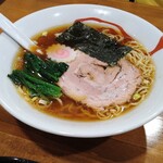 かまや食堂 - 大ぶりのチャーシューをほぐしながら頂く。