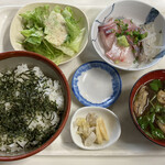 花板食堂 - 海鮮丼定食 （サラダ・みそ汁付）　８５０円　(2020/12)