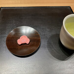 ガンツウ - 蟹の形の干菓子