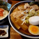 中華そば まる福 - 塩チャーシュー麺特盛り(1140円税込)、明太子ご飯(通常300円税込、お昼は250円税込)