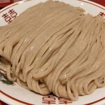 カドヤ食堂 - 少しばかり褐色がかった麺ですね