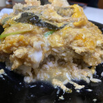 富士 - ごはんは固めに炊かれているのか、つゆだくでもベチャっとしたところはありません