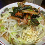 ラーメン二郎 - 味噌・小ラーメン（780円）＋ニラキムチ（80円）、ニンニクコール