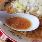 らーめん 紫龍 - 2020年12月　熱々のスープ