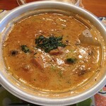 タパス＆タパス - 蓋を開けると中は二段式　上段に具とソースがセパレートで載っています