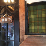 タパス＆タパス - テラス席に座って暫し待機