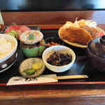 とみた - 鯛フライとお刺身定食