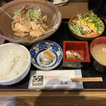 Oosaka Monryouri Sora - 豚バラ肉豆腐の日替り定食
                味噌汁は左奥の方が落ち着く関西人です。