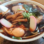 競艇らーめん うをとよ - 五目ラーメンも、真っ黒