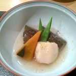 野菜の煮物。薄味で美味しい。