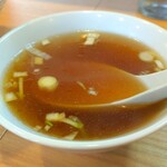 中華料理 鳳凰 - このスープが好き。肉丼を食べてスープ、スープを飲んで肉丼、幸せのスパイラルとでも言いましょうか。