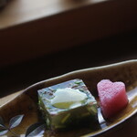 Nanairo Nonta - 水菜とふのりの寒天寄せ、ハートの赤大根