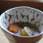 Nanairo Nonta - レンコンと里芋の蒸し物の餡かけ