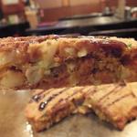 おうさか苑 - 「カレー玉」ノ断面：カレーの香りだちと食べ進める毎に拡がるキャベツの甘味にまどろんでいたい。。。