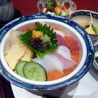 日本料理・鉄板焼 はや瀬 - 海鮮丼のアップ