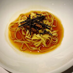 レフェルヴェソンス - タヤリン・イン・ブロード　鴨の様々な部位をトリュフとともに