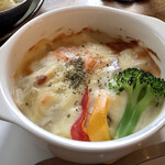 ジャム cafe 可鈴 - メインの「チキンと海老と栗のグラタン」