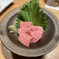 北新地 肉料理 名門 - タン刺し