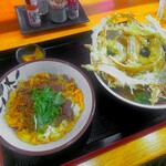 Udon No Shinnosuke - うどんセット(¥680)のミニ牛丼
                        肉(¥240)
                        ごぼう天(¥200)