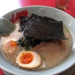 山岡家 - 塩ラーメン　脂ちょい多め、固さ、濃さ普通。
      味玉クーポン利用