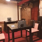 酒肴 大阪まんぷく堂 - 店内 テーブル席