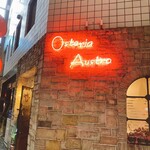 Osteria Austro - 赤いネオン店名