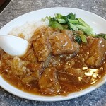 愛群 - 牛バラ肉飯