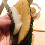 すが弥 - 平貝の磯辺巻き。お餅を挟みます