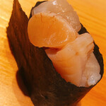 すが弥 - 小柱の軍艦。丸山の混とびの青海苔の香りが柱の潮の香りとガッチリ握手します