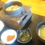 Kaisen Chaya Uwosa - 鮭いくら釜めし