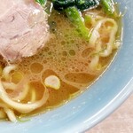 横濱ラーメン あさが家 - 旨味が強くとてもバランスのいいスープ。