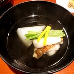 銀座 しのはら - お椀(甘鯛、カラスミ餅、淀大根)