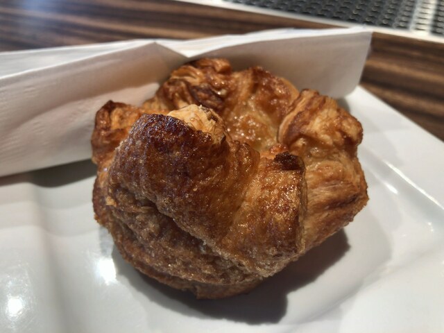 Kona Coffee Purveyors | b. patisserie (コナ・コーヒー Kona Coffee Purveyors | b. patisserie (コナ・コーヒー