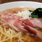 横浜中華街 揚州飯店  - 麺・スープ、表情。