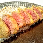 神戸牛洋食アモナ - 神戸牛ビーフカツカレーのカツ