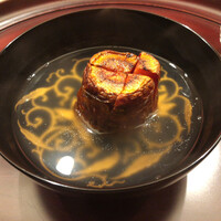 東茶屋 なかむら - 金時人参の椀物
                      →じっくりと低温で揚げた金時人参を食べさせる椀物。利尻昆布のお出汁だが、そこは事前情報通り香りが弱く、キレが無いかと…