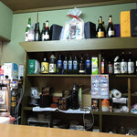海鮮居酒屋 磯っぷ - 店内は狭い感じですね。ビアサーバーからのビールは美味しそう